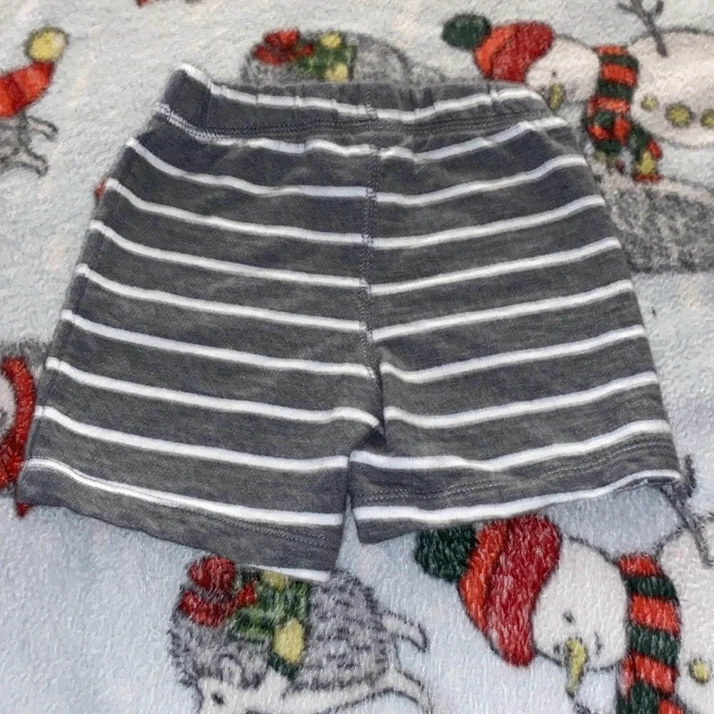 ❣️Carter’s❣️Assortment of Boy’s 18 months Shorts and Onesies - Picture 7 of 11